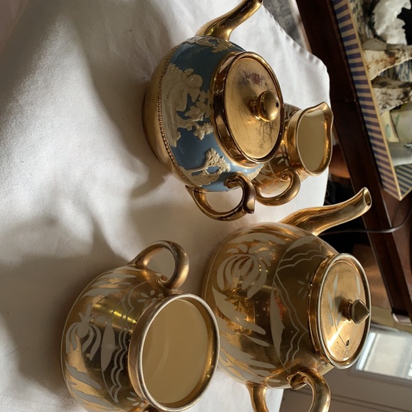 Lustreware Gibsons teapots golden and blue wedge wood looking set. - Picture 7 of 7